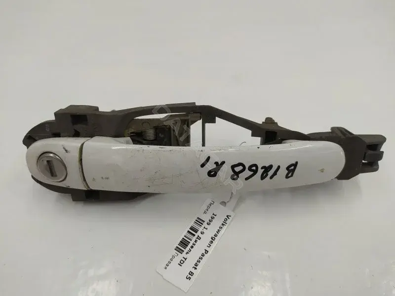 Ручка двери 3B0837886