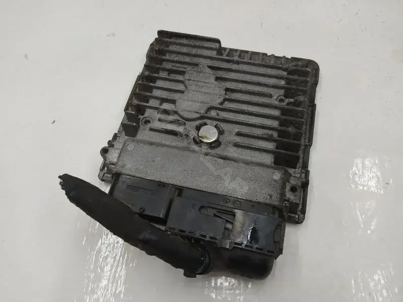 Блок управления двигателем 03L906023E
