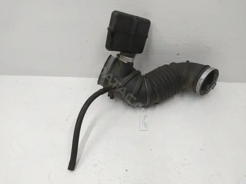 Патрубок воздушный MR235320