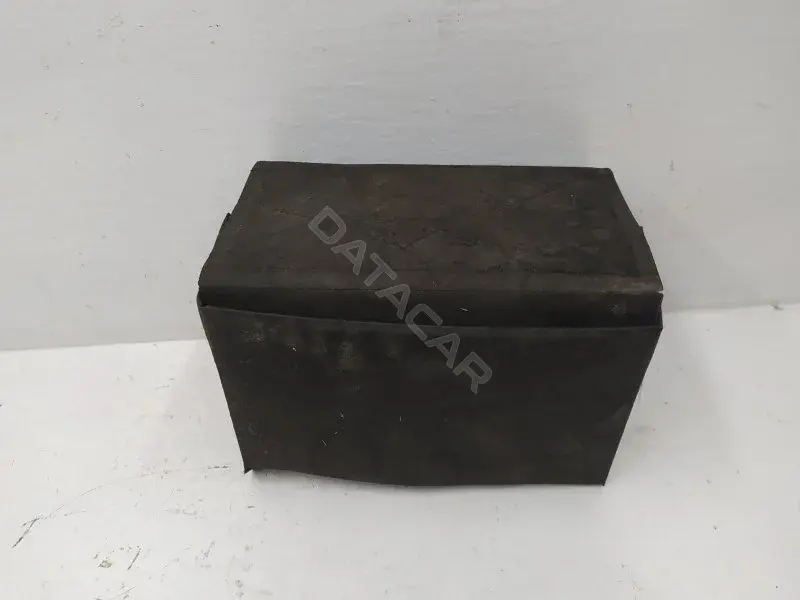 Полка аккумулятора 5P0915411E