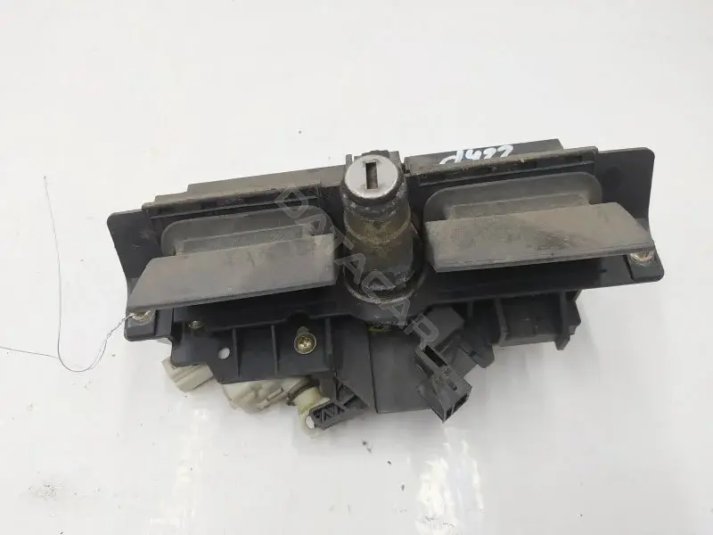 Ручка крышки багажника 4B0827565H