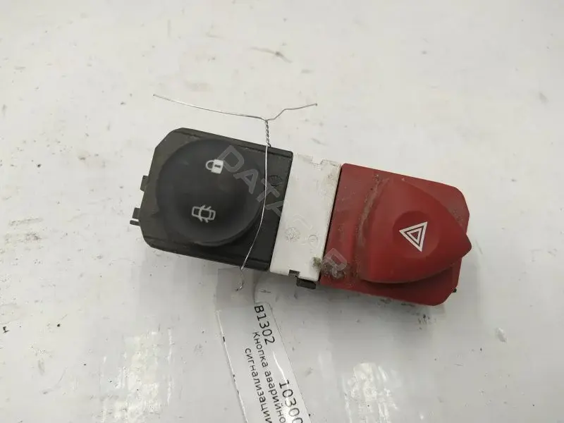 Кнопка аварийки 8200407415