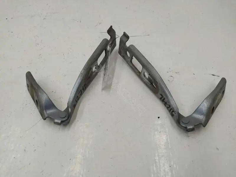 Петля капота 2S6116801AE2S6116800BA