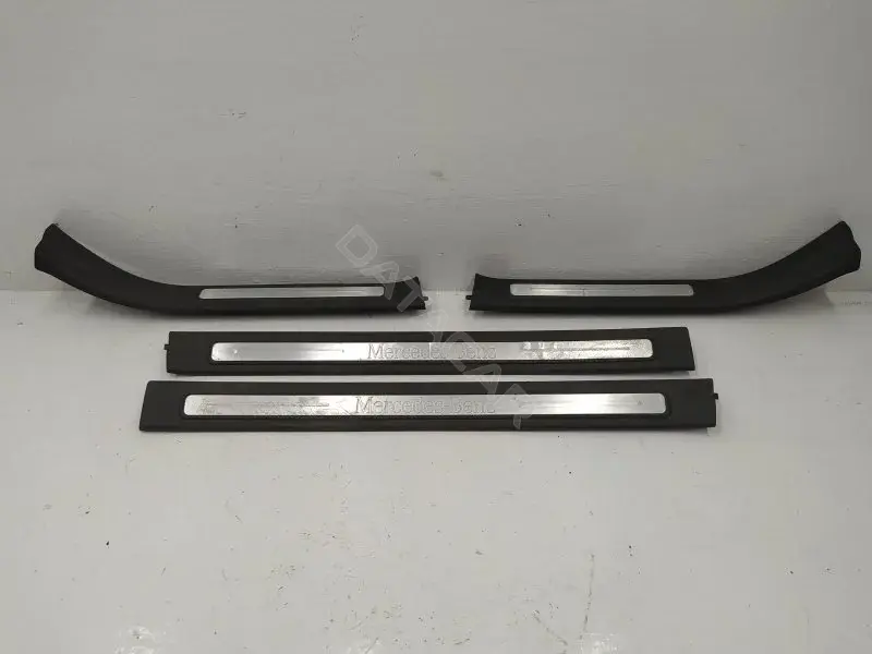 Накладка на порог A1696801074A1696800074A1696801174