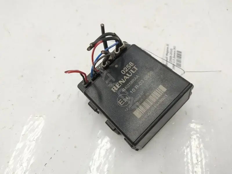 Блок управления парктрониками 4M0258RAA