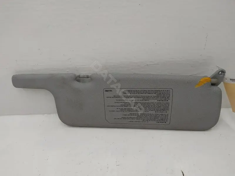 Козырек солнцезащитный MR216240
