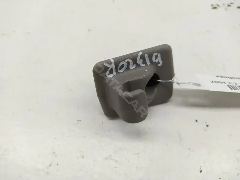 Крепление (крючок) солнцезащитного козырька 10296044