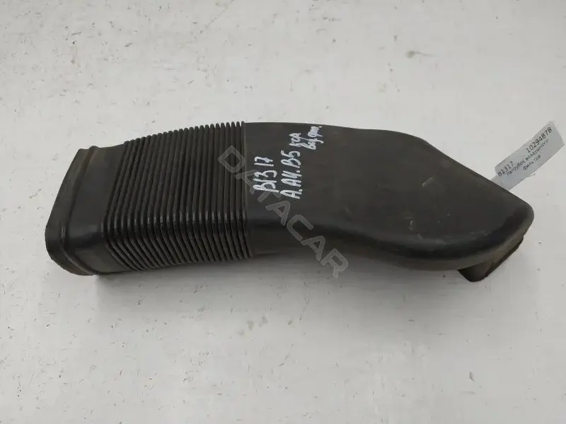 Патрубок воздушный 8D0129617E