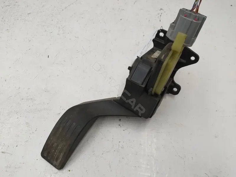 Педаль газа 2M519F836AD