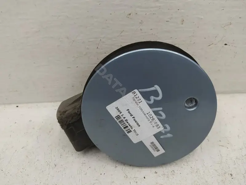 Крышка лючка топливного бака 2M11N405A02AB
