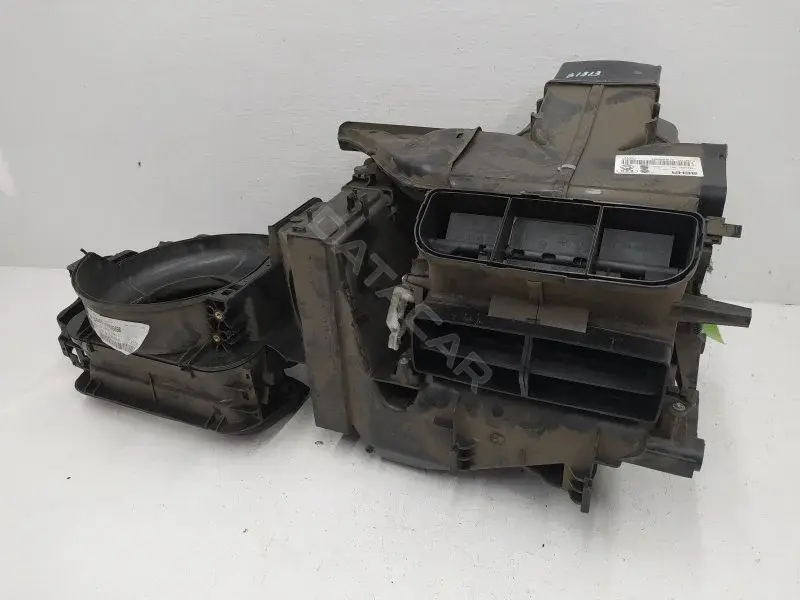 Корпус отопителя (печки) 5J1819003AK