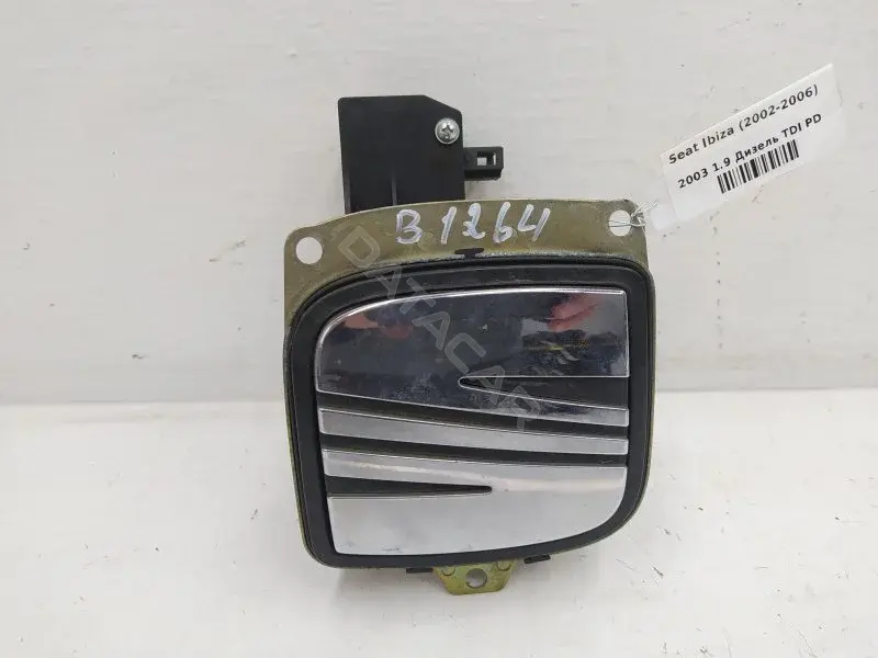 Ручка крышки багажника 6L6827573D