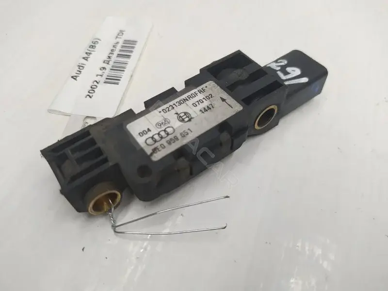Датчик удара 8E0959651