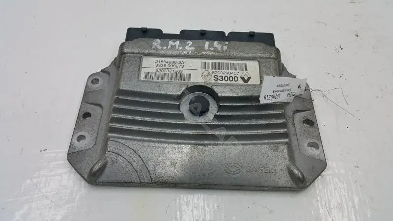 Блок управления двигателем 8200298457