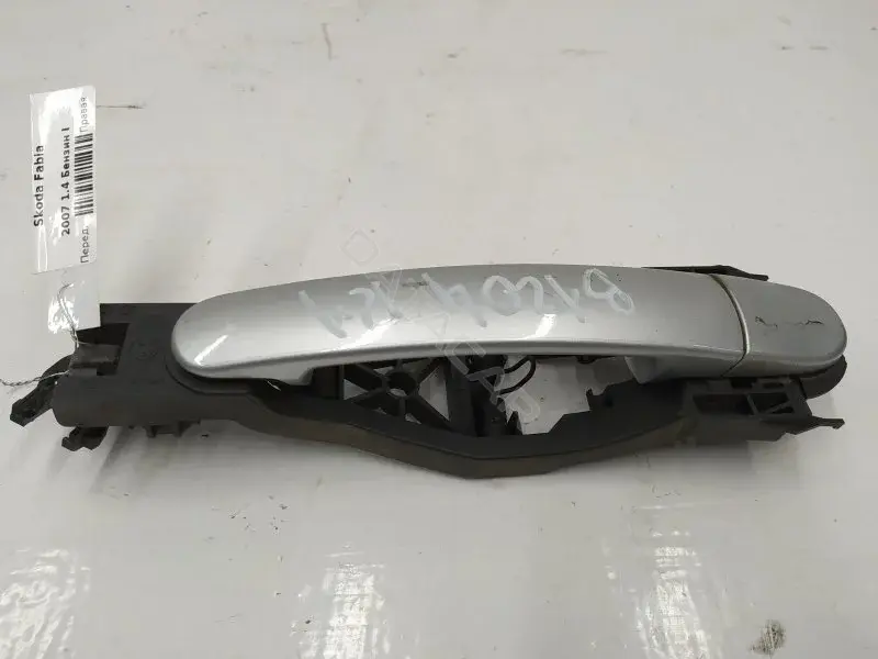 Ручка двери 6Y0837886