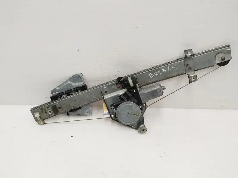 Стеклоподъемник MR989948
