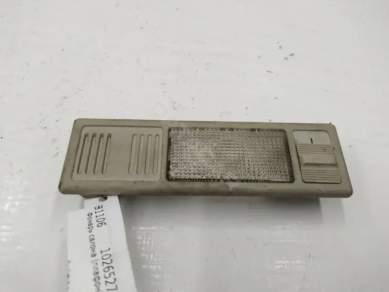 Плафон освещения салона 447947105D