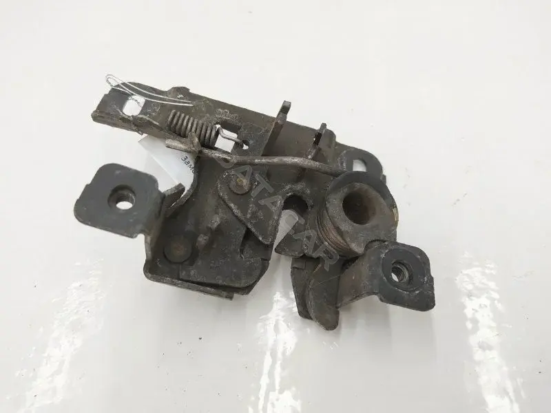 Замок капота 8D0823509C