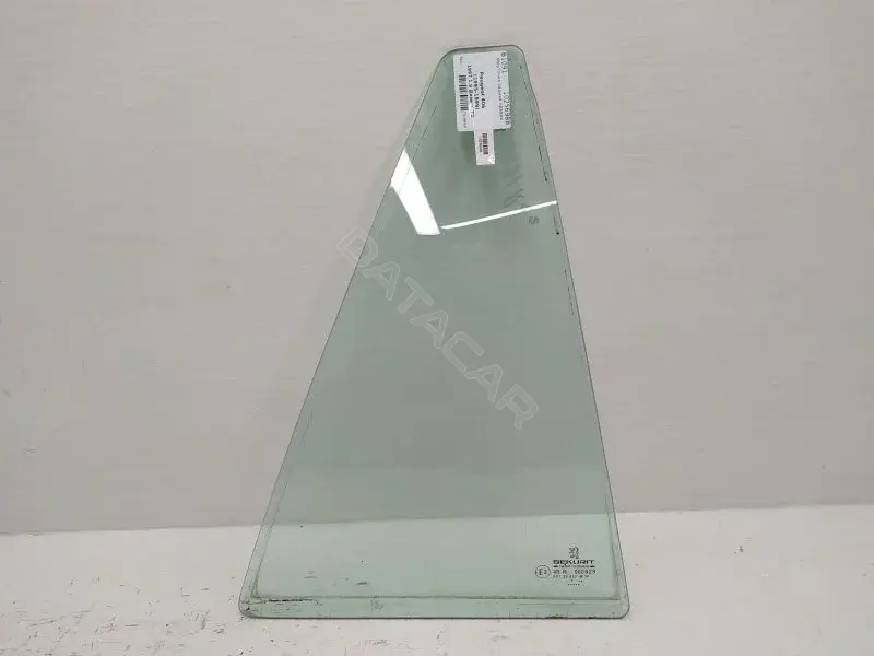 Форточка задняя правая 10256988