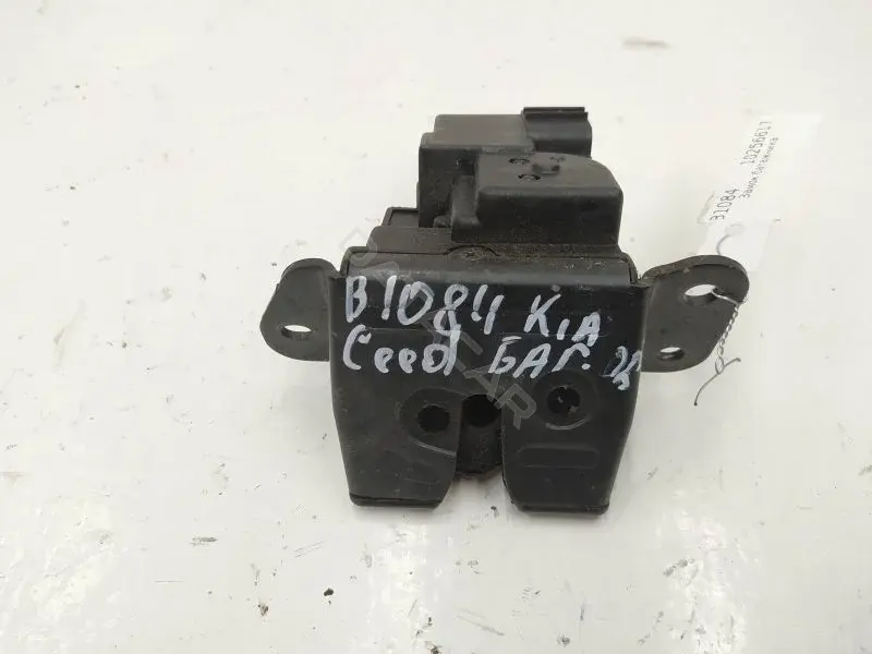 Замок крышки багажника 10256617