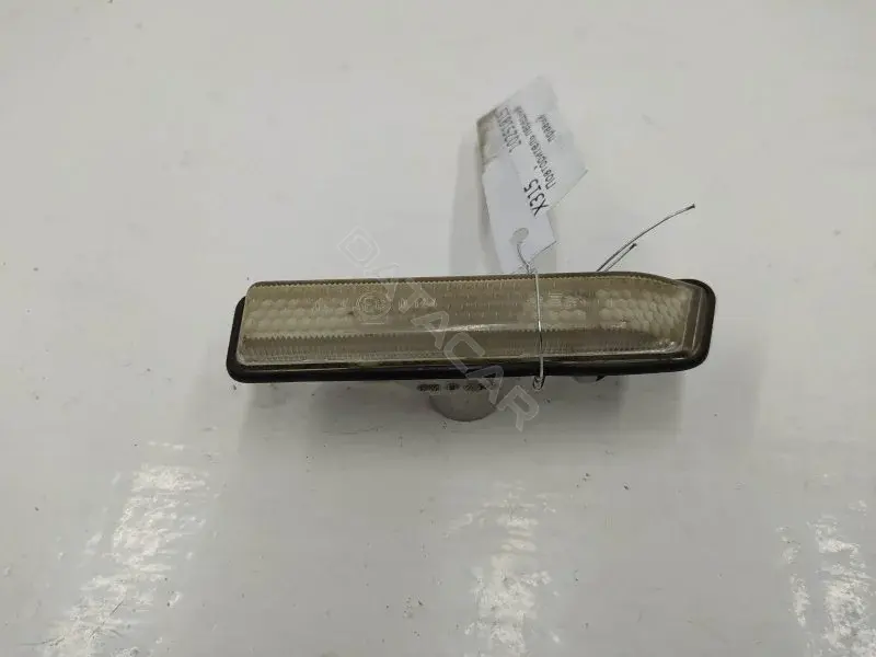 Повторитель передний 015E130144