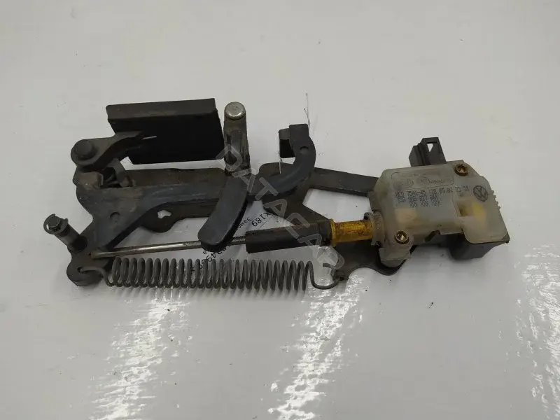 Замок крышки багажника 3D5827511