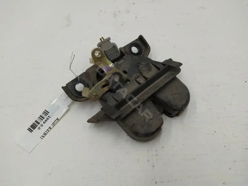 Замок крышки багажника 8D9827520A