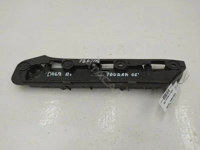 Кронштейн-направляющая бампера 1T0807050