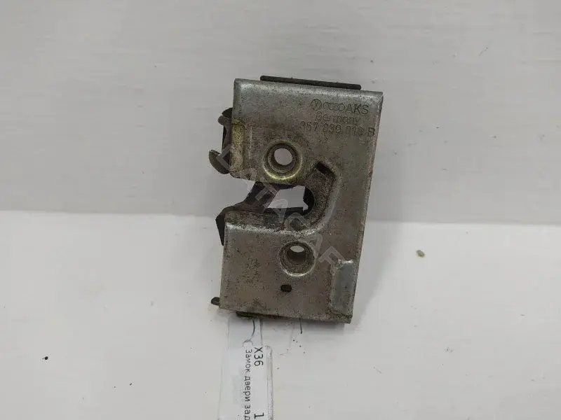 Замок двери 357839016B