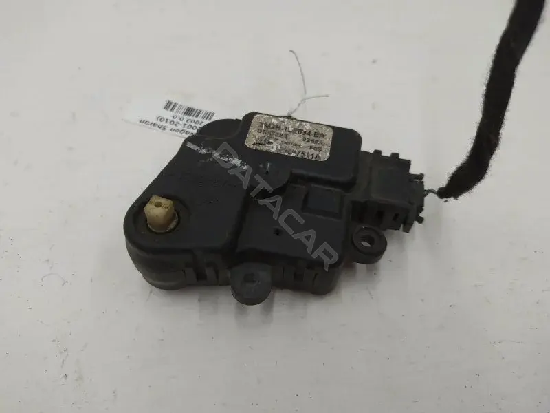 Мотор заслонки печки 7M3907511A