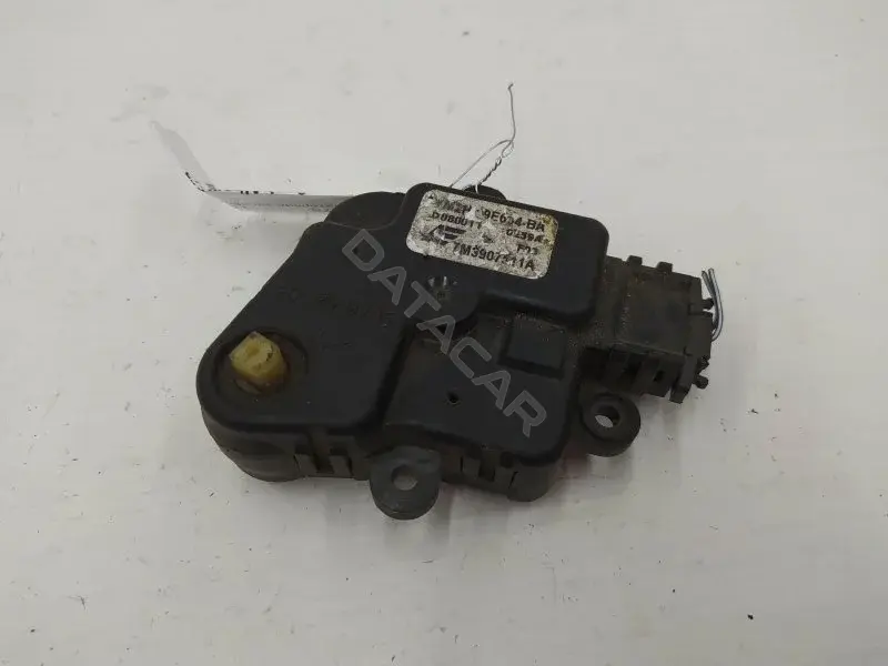 Мотор заслонки печки 7M3907511A