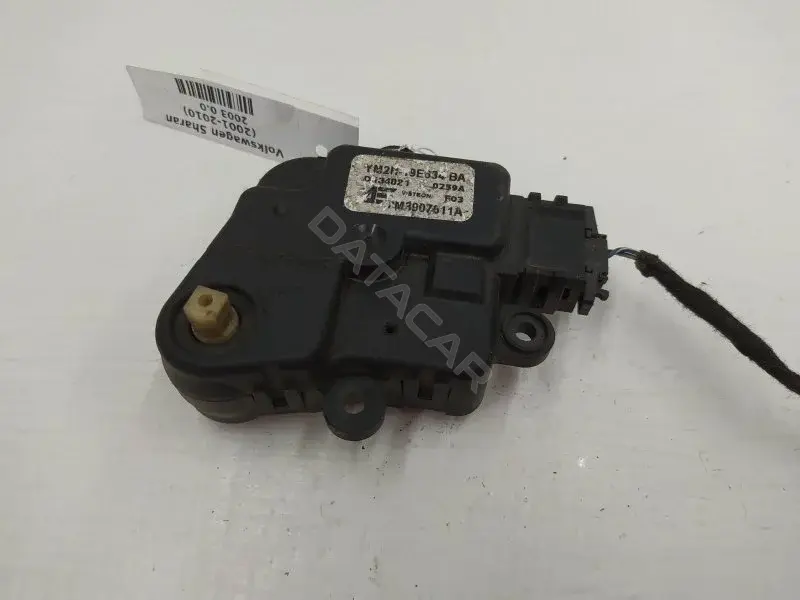 Мотор заслонки печки 7M3907511A