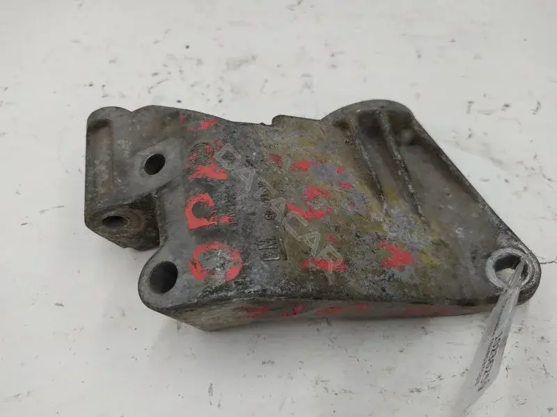 Кронштейн генератора 90571112