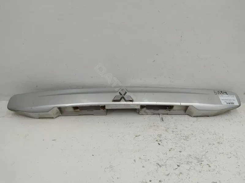 Фонарь подсветки номерного знака MR245529