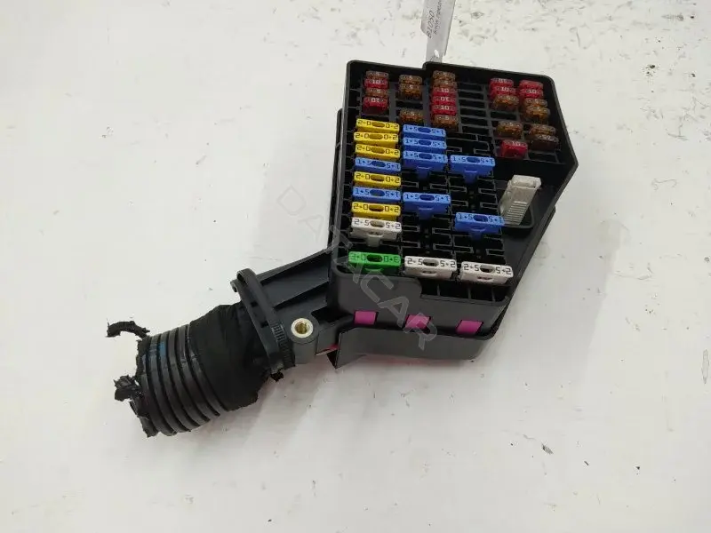 Блок предохранителей 6Q1941824B