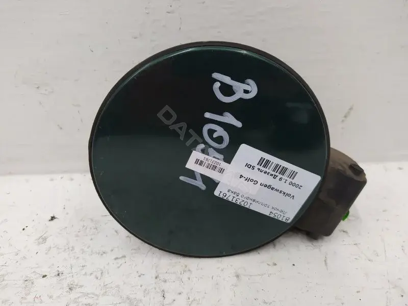 Крышка лючка топливного бака 1J0010250K