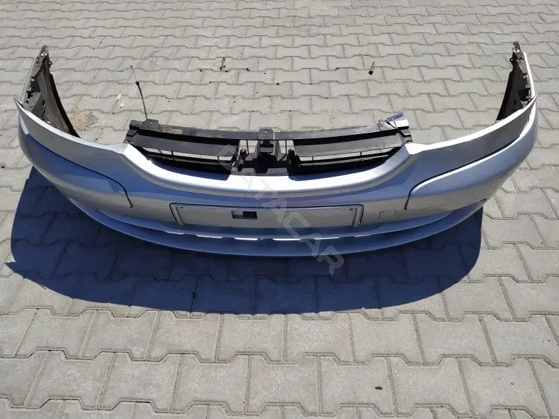 Передний бампер 10228272