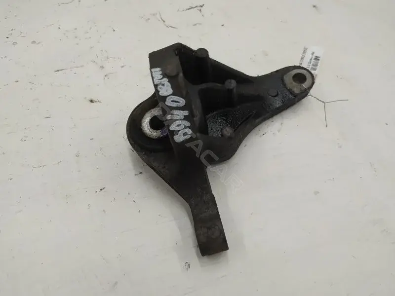 Кронштейн КПП 3M516P093AE
