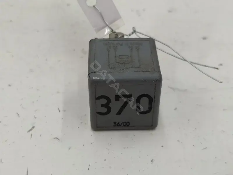 Реле вентилятора 8D0951253