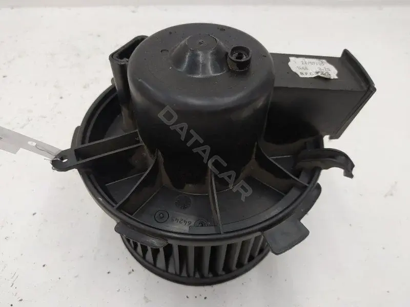 Моторчик печки 10219076