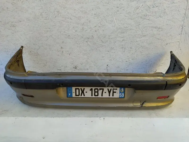 Задний бампер 10218075