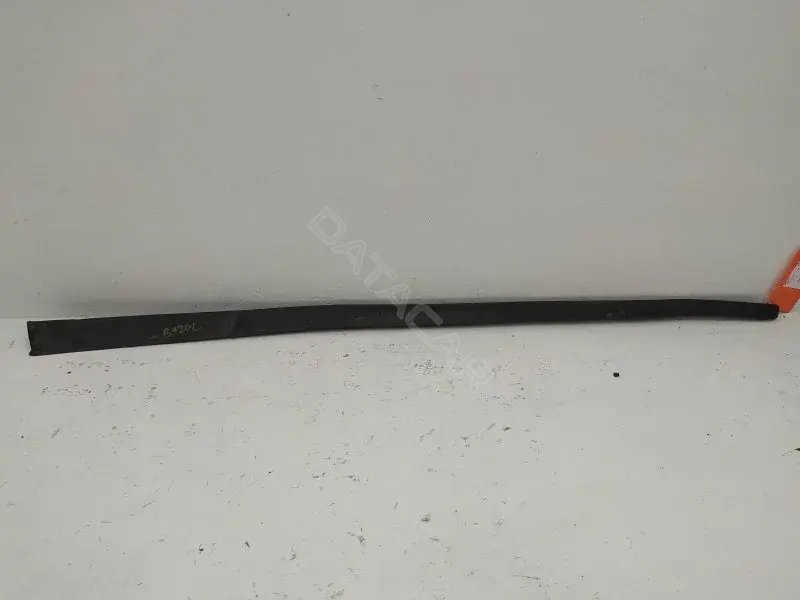 Молдинг лобового стекла A1686700108