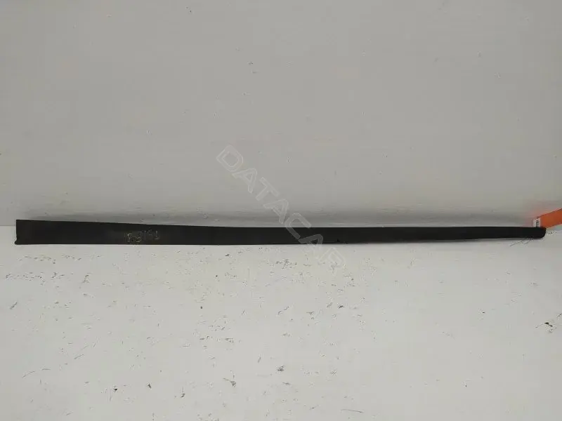 Молдинг лобового стекла A1686700108