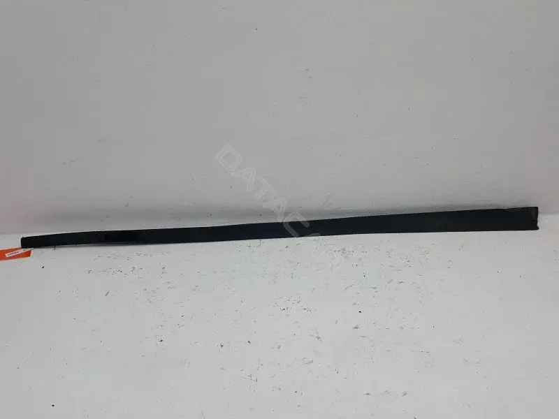 Молдинг лобового стекла A1686700108