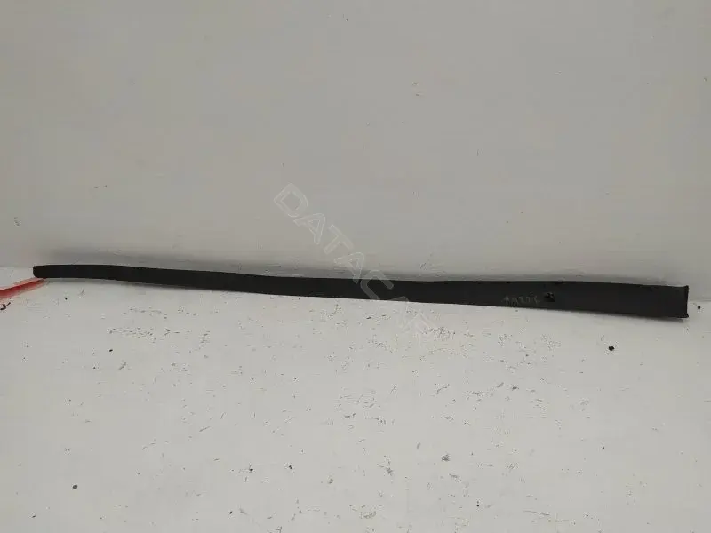 Молдинг лобового стекла A1686700208