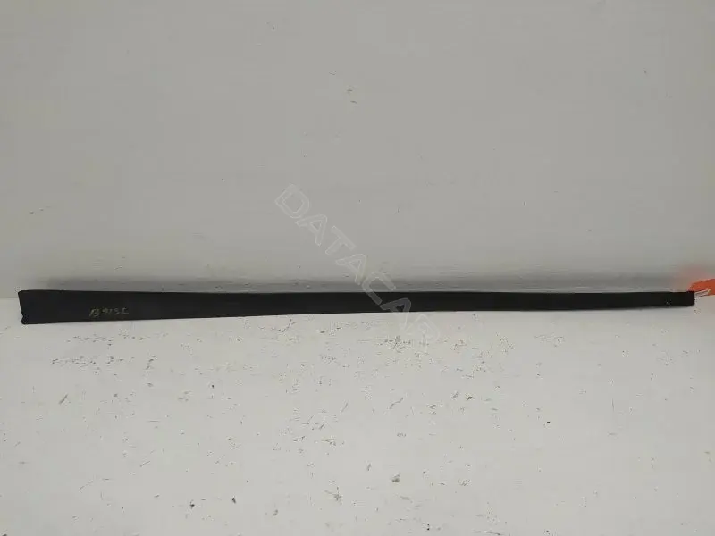 Молдинг лобового стекла A1686700108