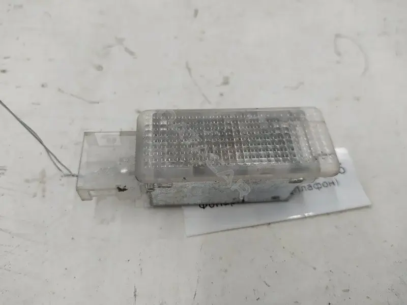 Плафон освещения салона 6L0947415