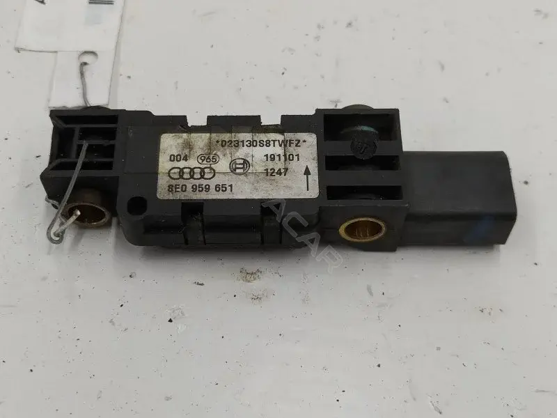 Датчик удара 8E0959651