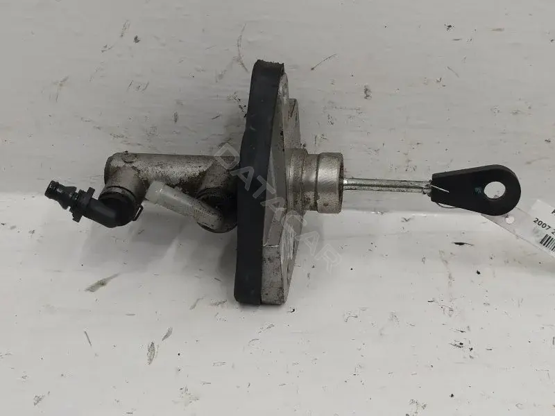Главный цилиндр сцепления 10202944