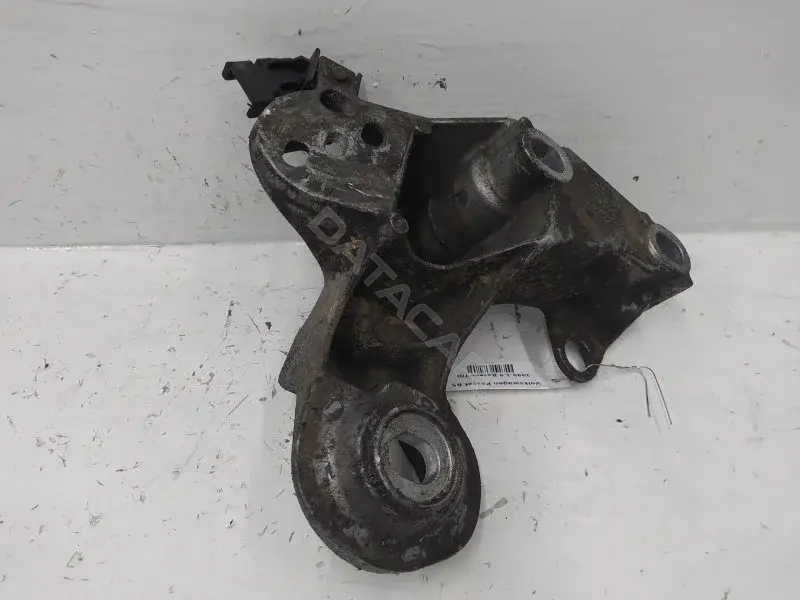 Кронштейн двигателя 4B0199352B